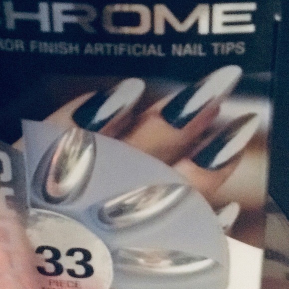chrome LA Colors Mirror Finish Nails - Picture 6 of 8